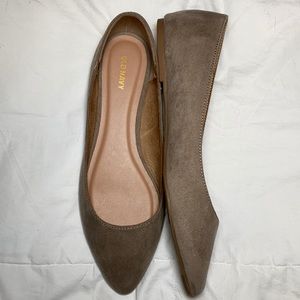 Never worn! New with out tags tan old navy flats size 10